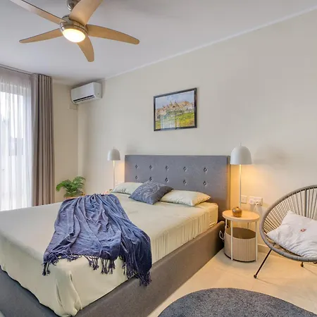 Valley Penthouse With Sea View In Balluta 아파트 Saint Julian's