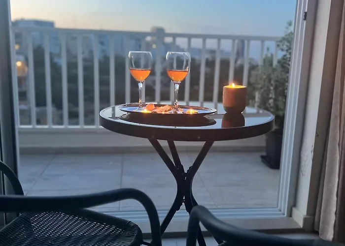 Valley Penthouse With Sea View In Balluta 아파트