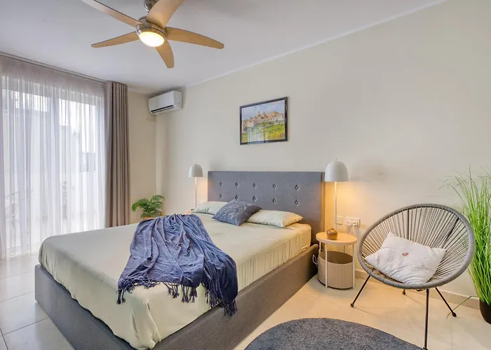 Valley Penthouse With Sea View In Balluta 아파트 Saint Julian's