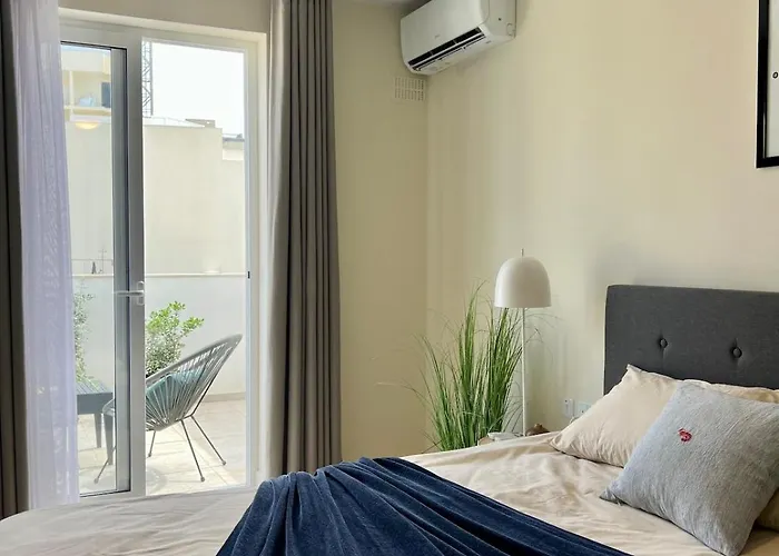 아파트 Valley Penthouse With Sea View In Balluta *