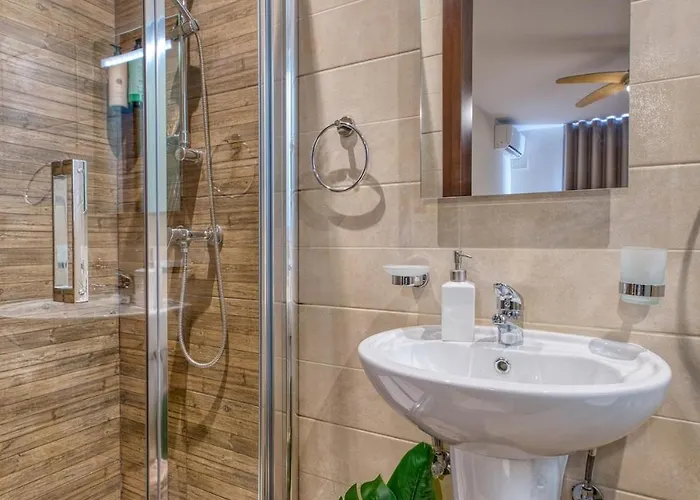 Valley Penthouse With Sea View In Balluta 아파트