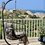 Valley Penthouse With Sea View In Balluta *