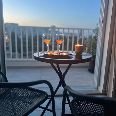 Timeless Valley Penthouse In Balluta Bay アパート