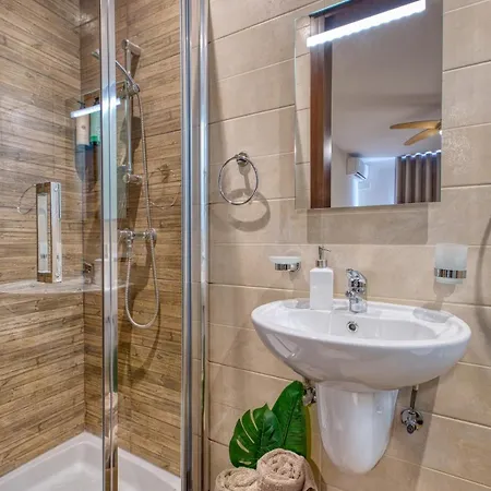 Timeless Valley Penthouse In Balluta Bay アパート