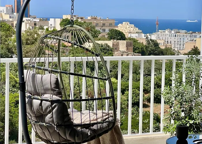 Valley Penthouse With Sea View In Balluta *