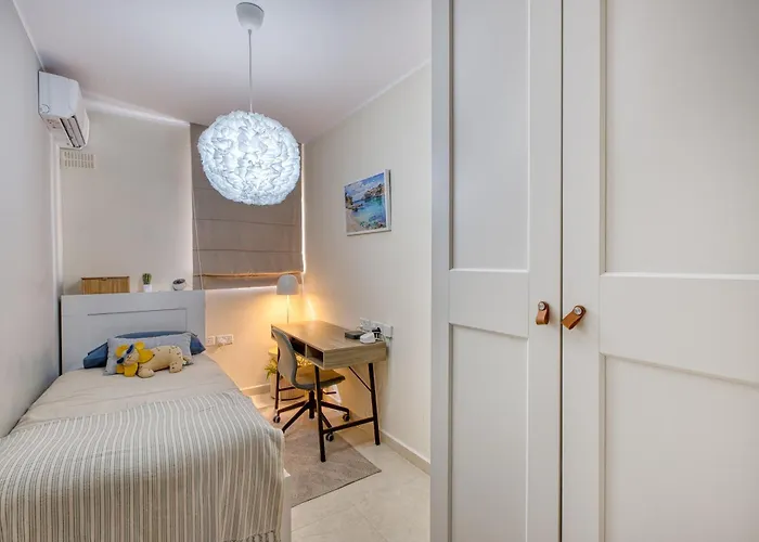 Valley Penthouse With Sea View In Balluta * Saint Julian's