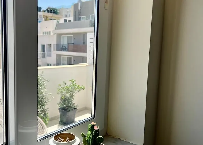 Valley Penthouse With Sea View In Balluta Apartmán *