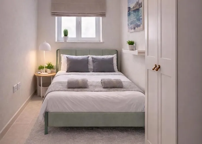 Valley Penthouse With Sea View In Balluta *