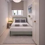 Valley Penthouse With Sea View In Balluta *