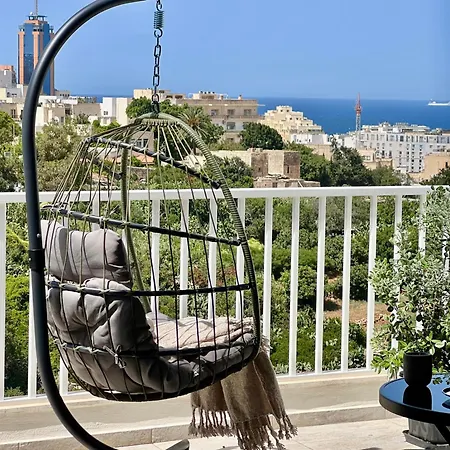 Valley Penthouse With Sea View In Balluta *