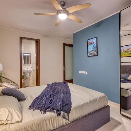 شقة Valley Penthouse With Sea View In Balluta سانت جوليان